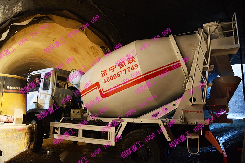 東風(fēng)混凝土攪拌車6方產(chǎn)品在青島地鐵