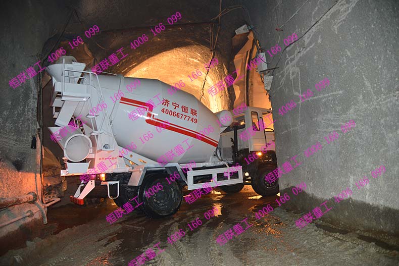 東風(fēng)混凝土攪拌車6方產(chǎn)品在青島地鐵