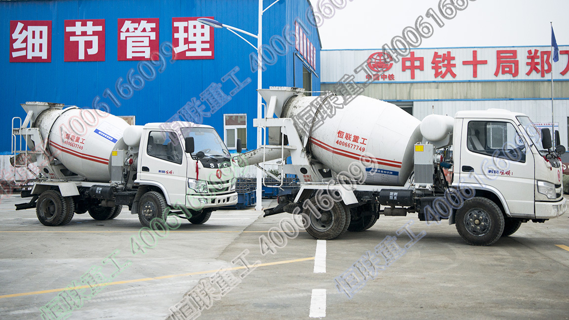 2方攪拌車在鄭萬鐵路中鐵十局項(xiàng)目部