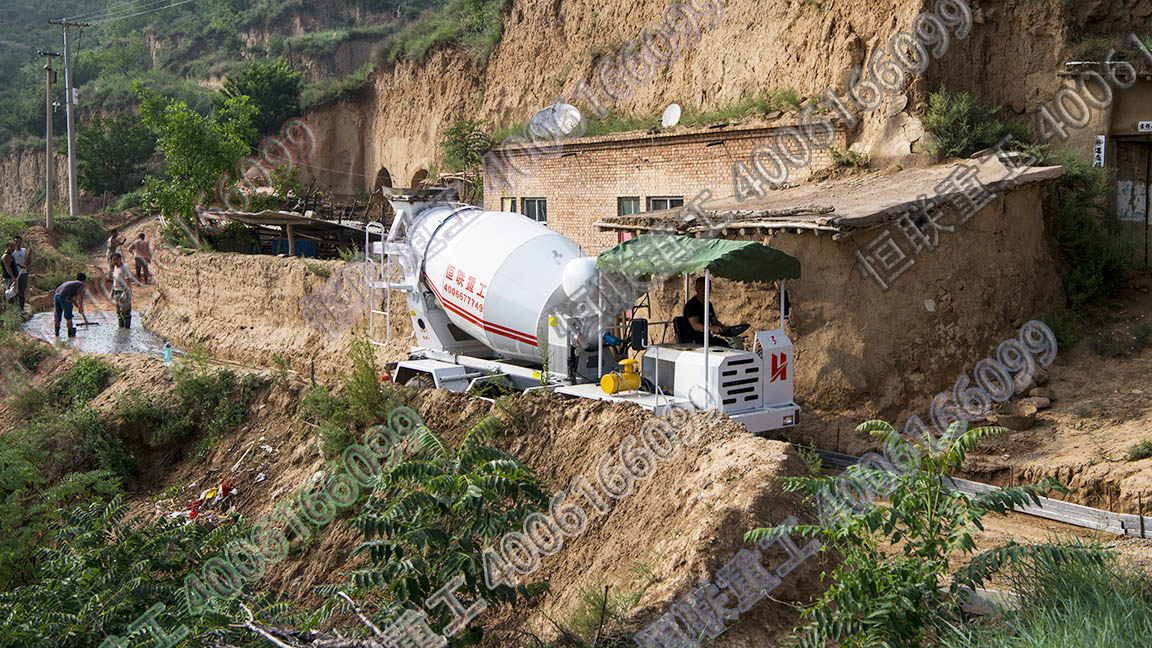 3方四不像攪拌車(chē)山西山區(qū)鄉(xiāng)村山路建設(shè)