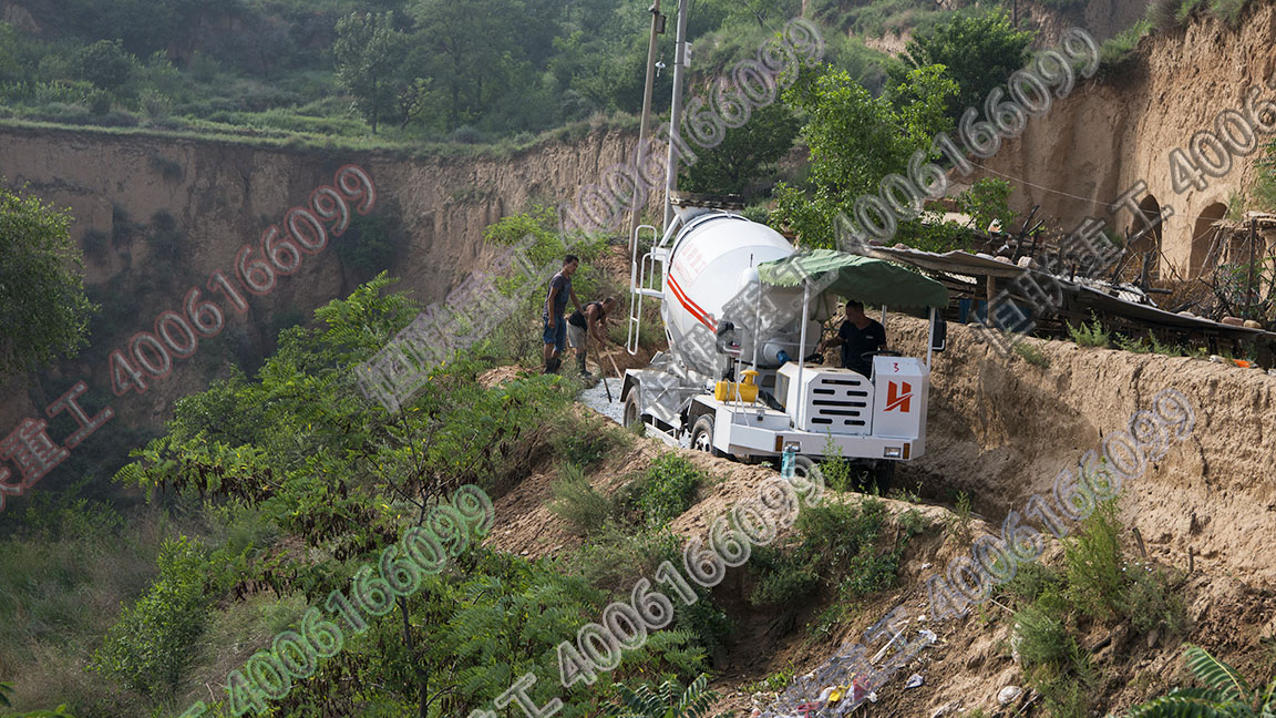 3方四不像攪拌車(chē)山西山區(qū)鄉(xiāng)村山路建設(shè)