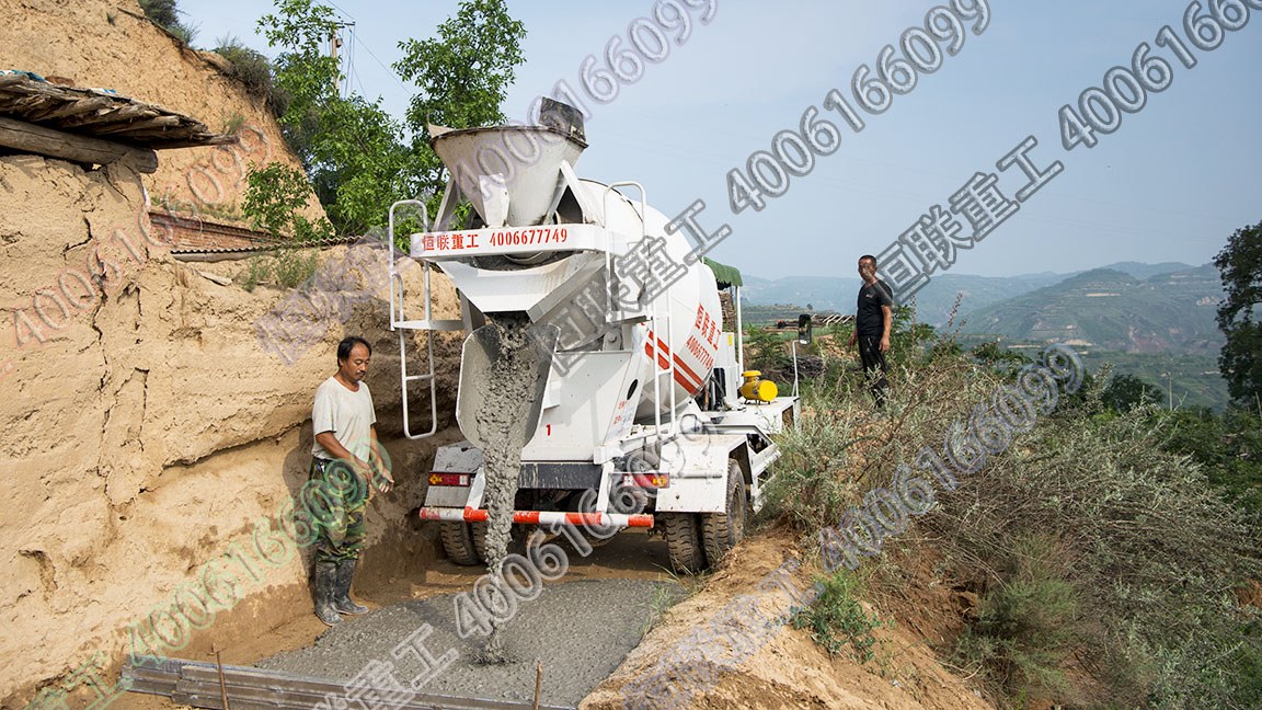 3方四不像攪拌車(chē)山西山區(qū)鄉(xiāng)村山路建設(shè)