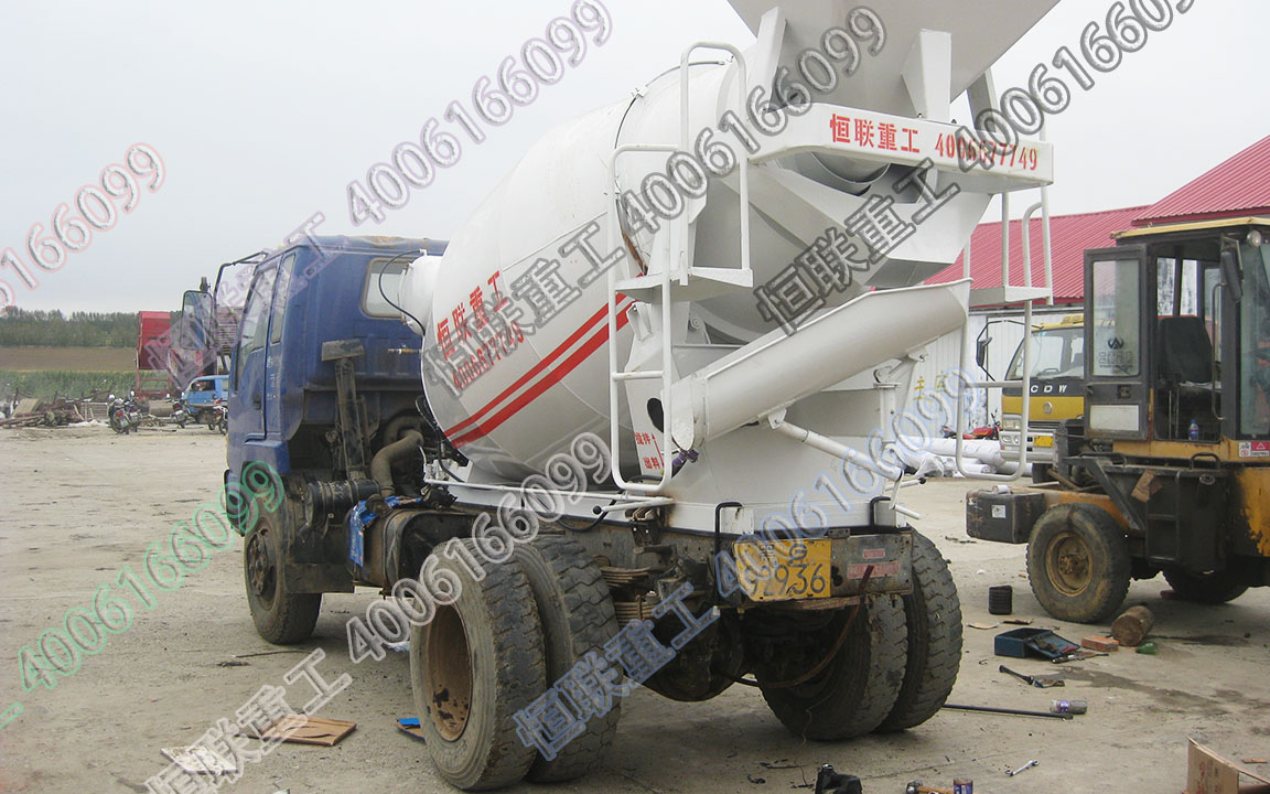 黑龍江雞西市改裝的小型攪拌車(chē)