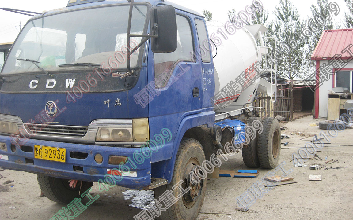 黑龍江雞西市改裝的小型攪拌車(chē)