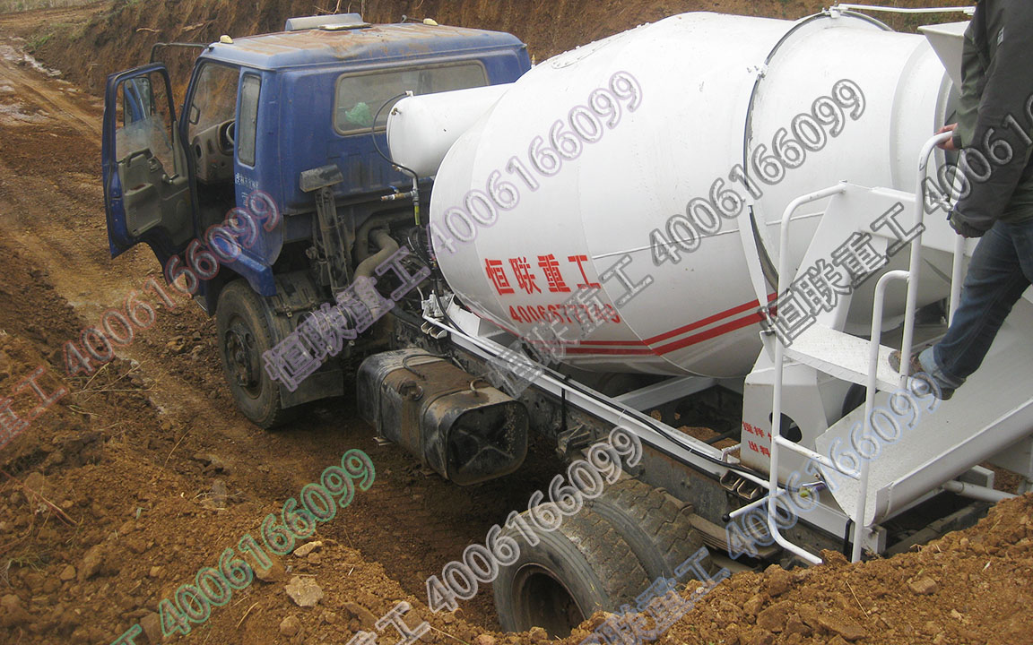 黑龍江雞西市改裝的小型攪拌車(chē)