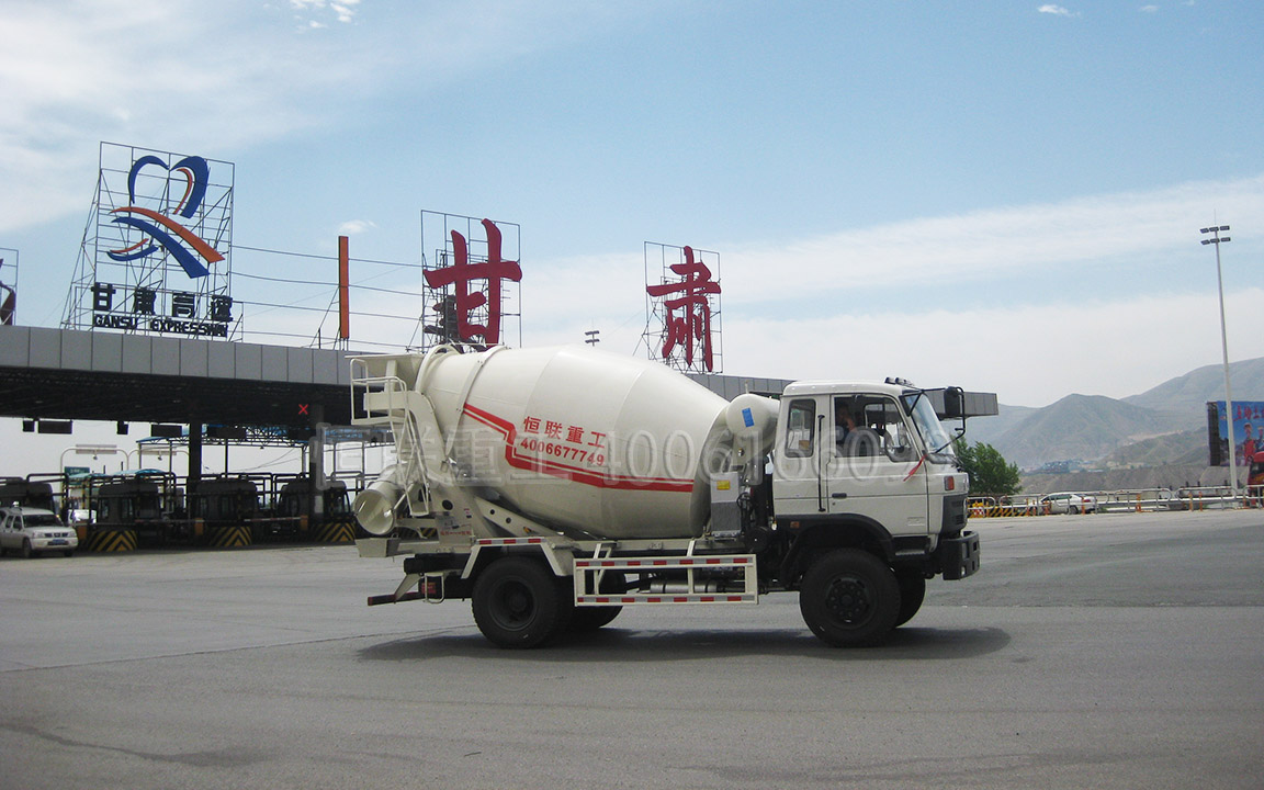 西藏銷售小型攪拌車在進藏途中