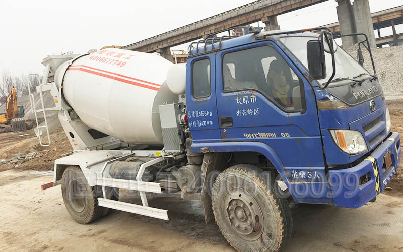 看看在山西二手車改裝的水泥攪拌車效果