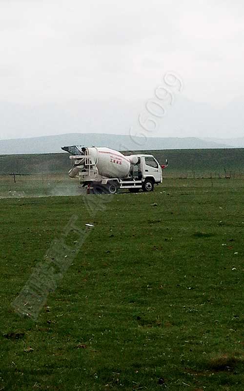 青海在哪里使用2方小型攪拌車做牧民污水處理工程