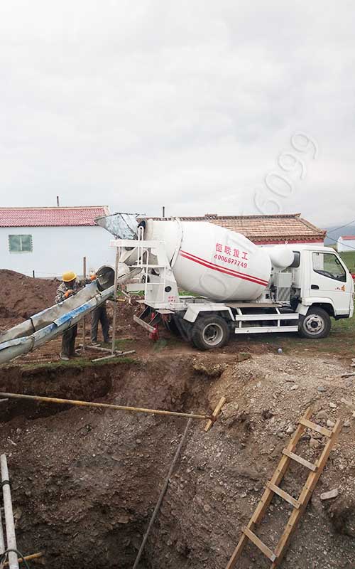 青海在哪里使用2方小型攪拌車做牧民污水處理工程