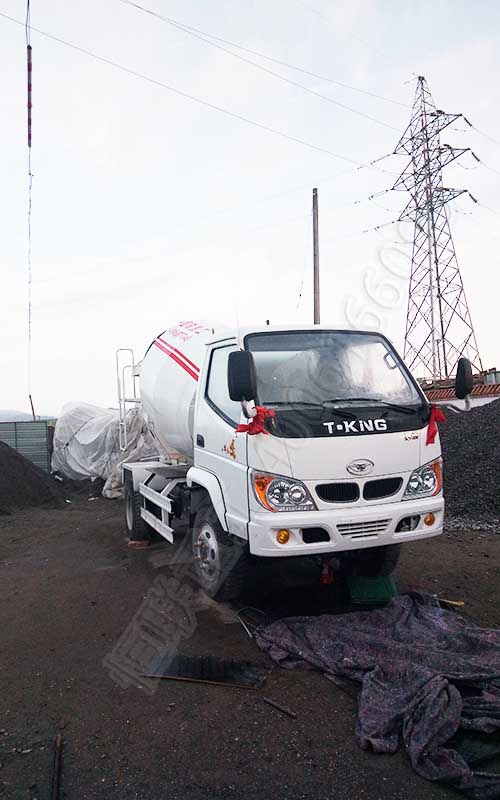 小型攪拌車海北州海晏縣附近施工 小型攪拌車海北州海晏縣附近施工